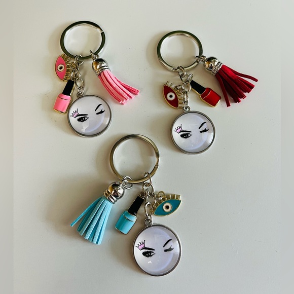 ❌❌SOLD❌❌💥Lot of 3💥Keychains tassel nail polish eye mascara makeup crown red pink - Picture 3 of 11